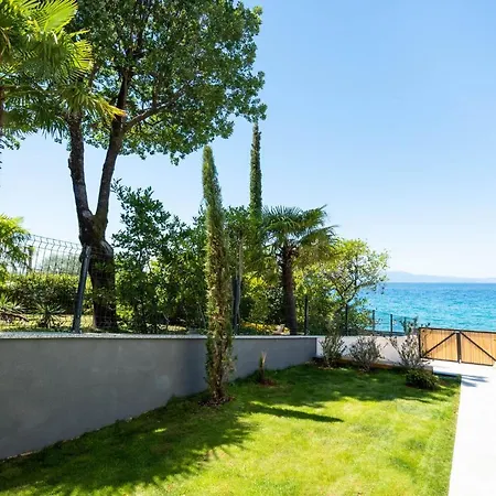 Sunset Sea Apartment *