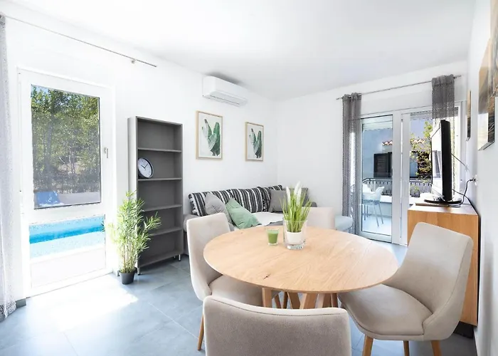 Sunset Sea Apartment *