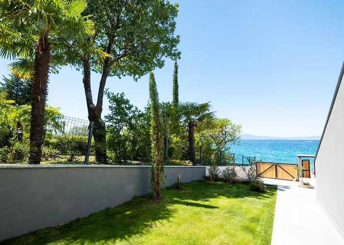 Sunset Sea Apartment *